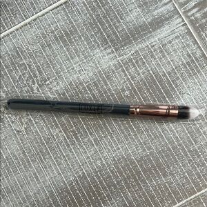 Luxie Dual-Tone Brush with Black and Rose Gold Finish